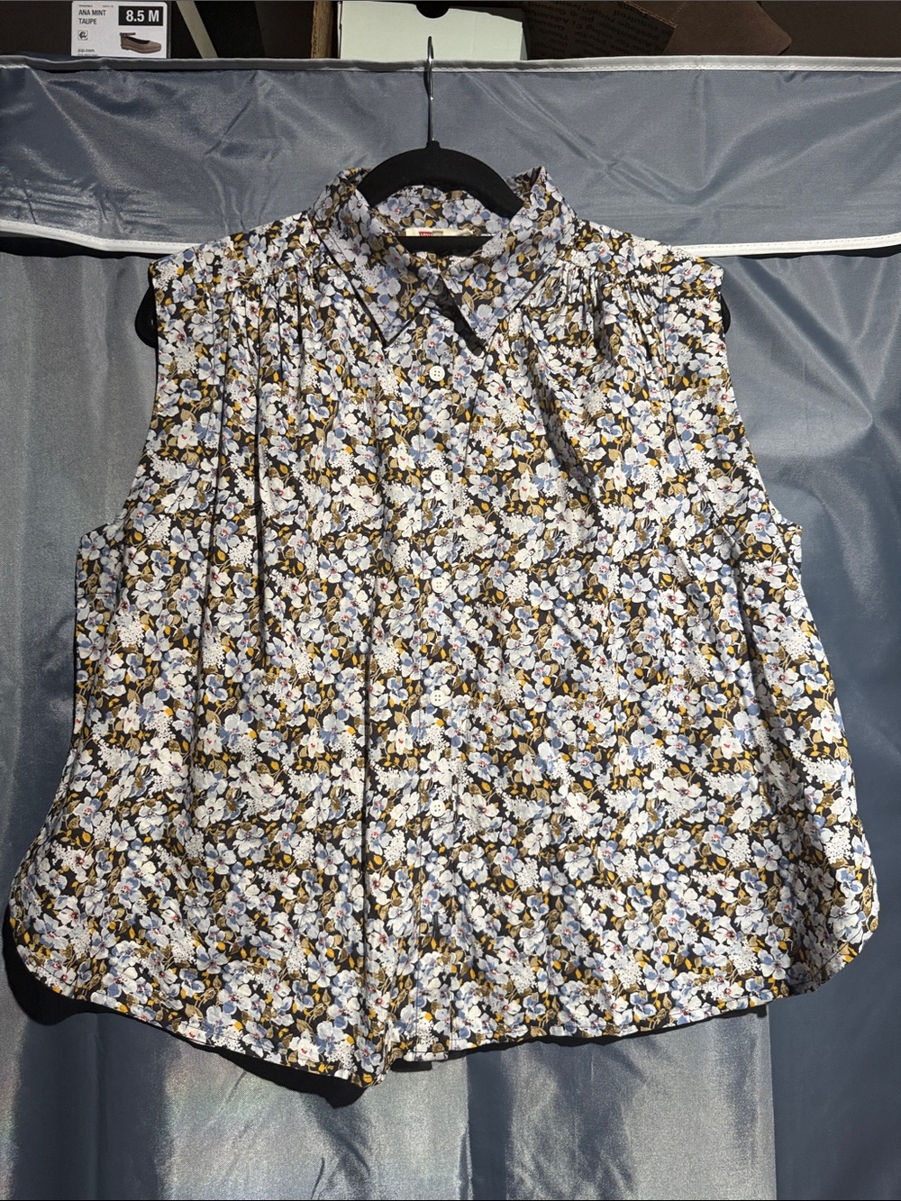 Levi's Sleeveless Floral Button-Front Blouse in White, Blue & Tan